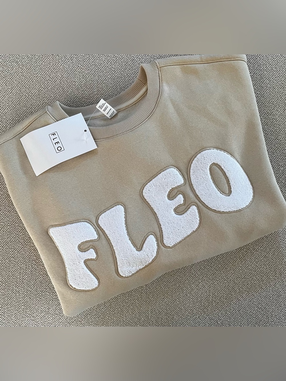 Women’s Fleo Crewneck Sweatshirt Size Small New Oversized Full length Front Logo - Picture 2 of 14